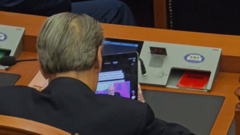 Berisha kapet “mat” në Kuvend duke parë Ramën dhe Shehun në TikTok