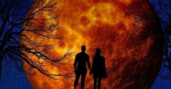 “Hëna e përgjakur”, eklipsi që do të rindërtojë fatin e 12 shenjave të horoskopit