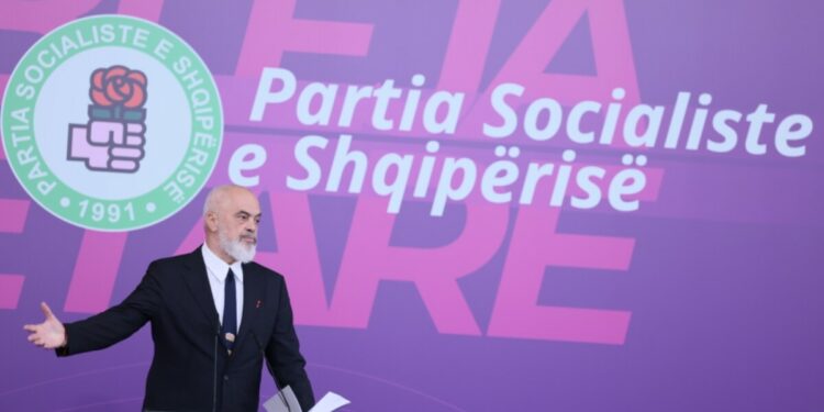 Habiten, qeshin e zhgënjehen/ Reagimet kontradiktore të ministrave pas “shahut” të Ramës (Video)