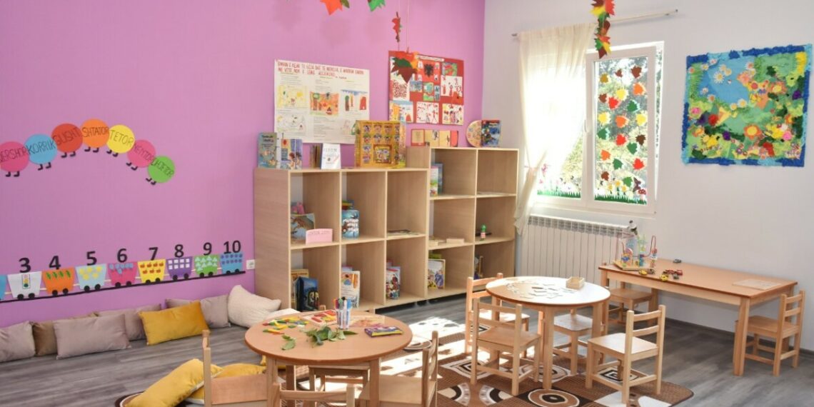 Skandali në një kopsht privat/ Fëmija 3-vjeç del i dhunuar, prindërit akuzojnë edukatoret: Më doli djali i mbuluar me…