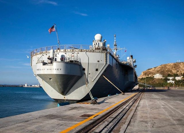 “Anija amfib” kryesore e ushtrisë amerikane ankorohet në Shqipëri
