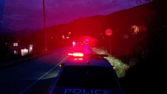 Alarm në qytetin bregdetar/ Gjendet lëndë plasëse, policia evakuon zonën