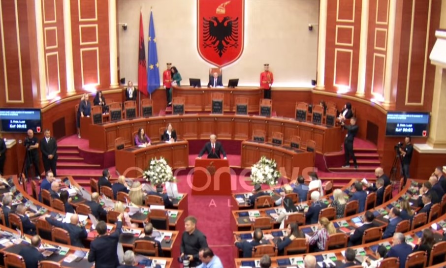 Tom Doshi dhe Sabina Jorgo të PSD-së heqin dorë nga mandati, ja kush i zëvendëson