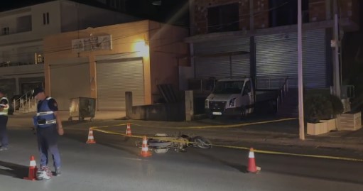 Një motorist gjendet i shtrirë në tokë, dërgohet në spital në gjendje kritike