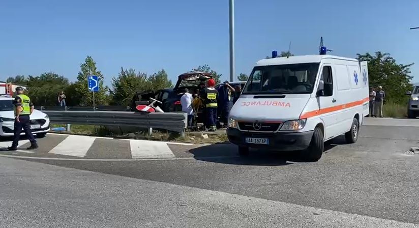 Aksident me vdekje në autostradën Fier- Lushnje, përplasen dy automjete! Humb jetën një nga të plagosurit
