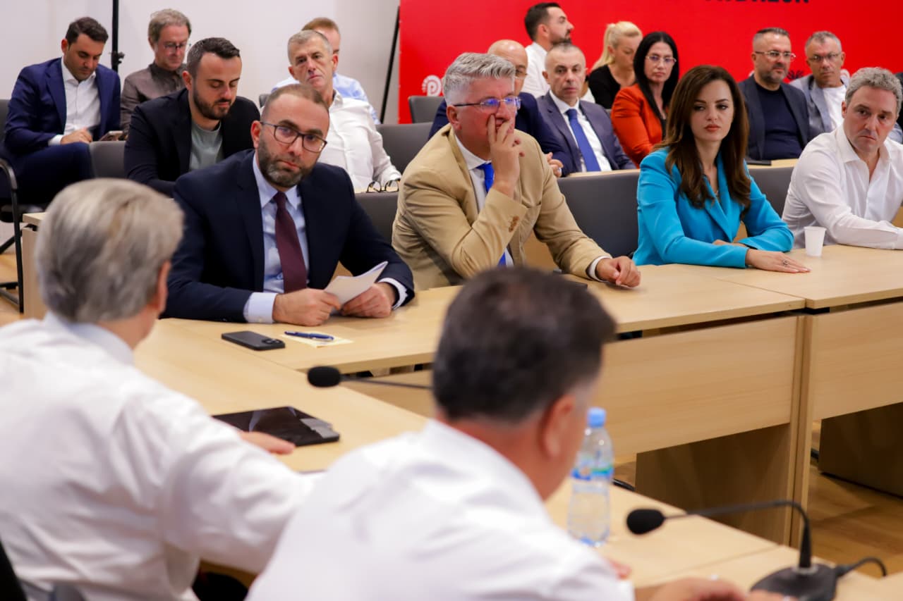 Opozita drejt ndarjes në tre grupe parlamentare! Kush pritet të jenë dhe pse bëhet kjo lëvizje nga ana e PD-së