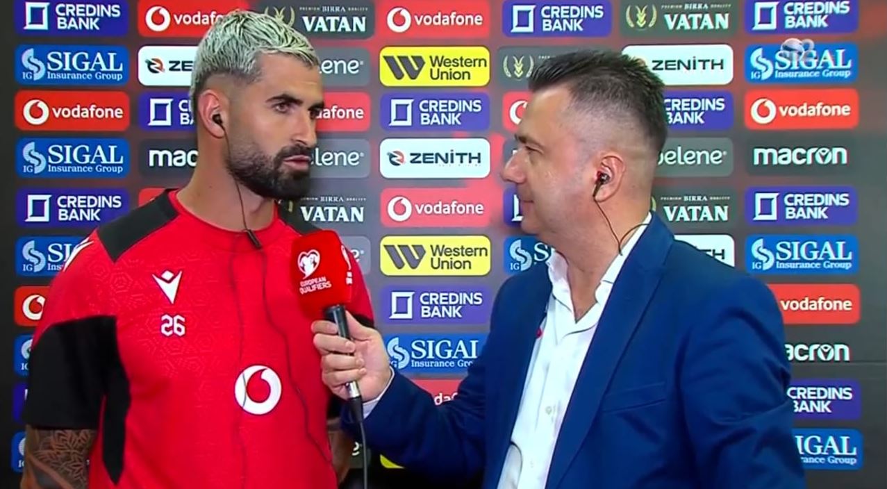 “E kemi në gjak që të vuajmë”, Hysaj: Të gjithë skuadrat dinë të luajnë futboll, trajneri është bossi! Flokët? Po na dalin thinjat…