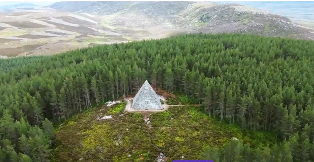 As alienët dhe as qytetërimet e humbura: Sekreti mbretëror që mbart ‘Piramida e Zezë’ në Skoci (Video)