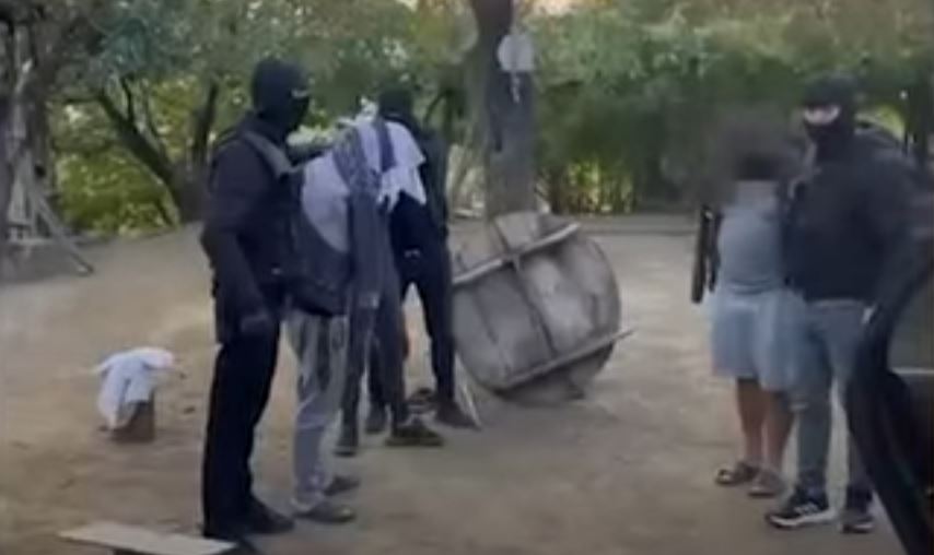 Gjendet 40 kg drogë në Mirditë, arrestohen 2 vëllezër dhe një person tjetër! Sekuestrohen 4 makina e 5 celularë, përdoreshin nga autorët për veprimtarinë kriminale