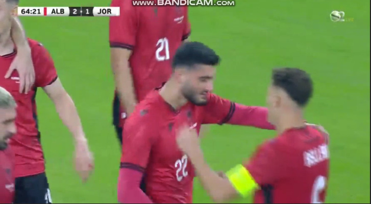 Asist me telekomandë, shikoni çfarë i thotë Armando Broja kapitenit… Asllani (Video)