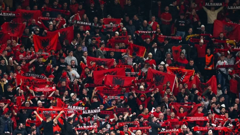 UEFA uron Shqipërinë për 113-vjetorin e Pavarësisë: Gëzuar Ditën Kombëtare, kombi i apasionuar pas futbollit…