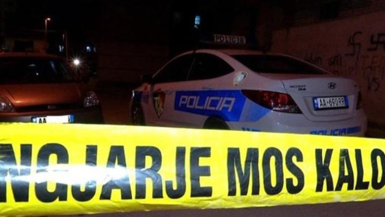 Dhunohet RËNDË një person në Lezhë, e nxjerrin nga mjeti dhe e godasin me sende të forta. Niset me URGJENCË drejt Traumës