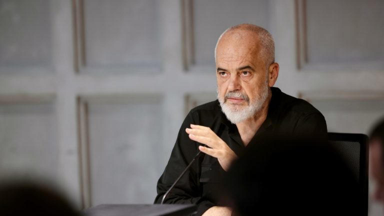 Rama paralajmëron GJOBA dhe për ministrat: Kush nuk jep informacion, kush zapton trotuaret me makinë…